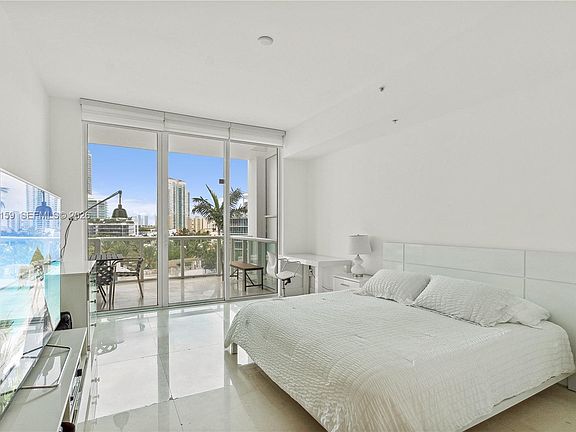 5th image of 50 S Pointe Dr APT 805