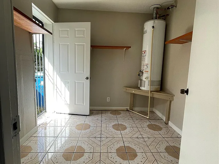 1212 Avenue M — Photo 18