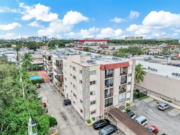 3640 NW 9th St APT 401, Miami, FL 33125