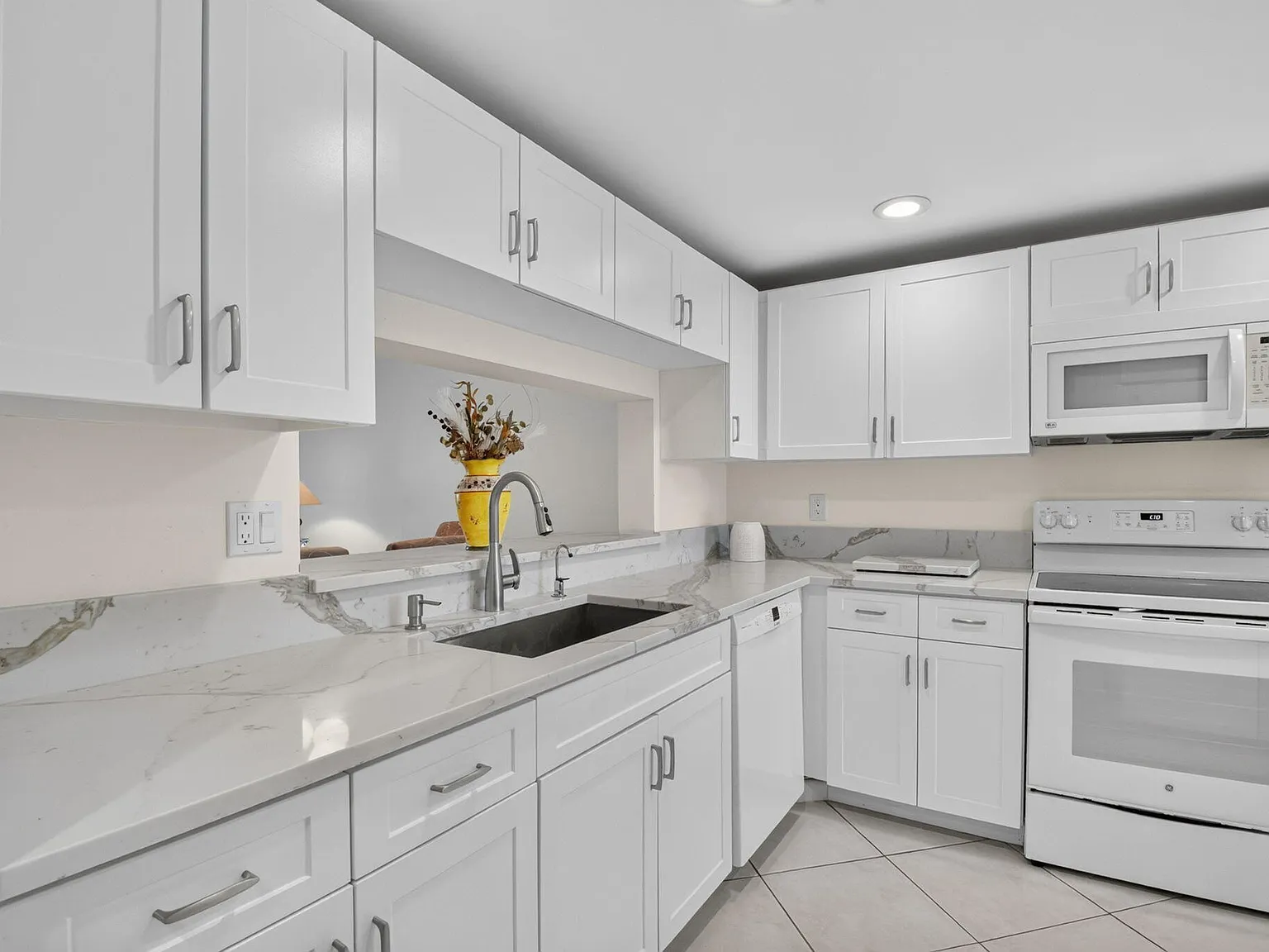 2 bed, 2.0 bath, 1362 sqft, $2,600 — Photo 4