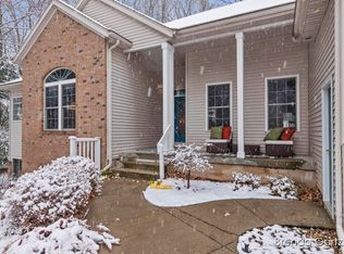 3527 Golden Rdg NE, Rockford, MI 49341