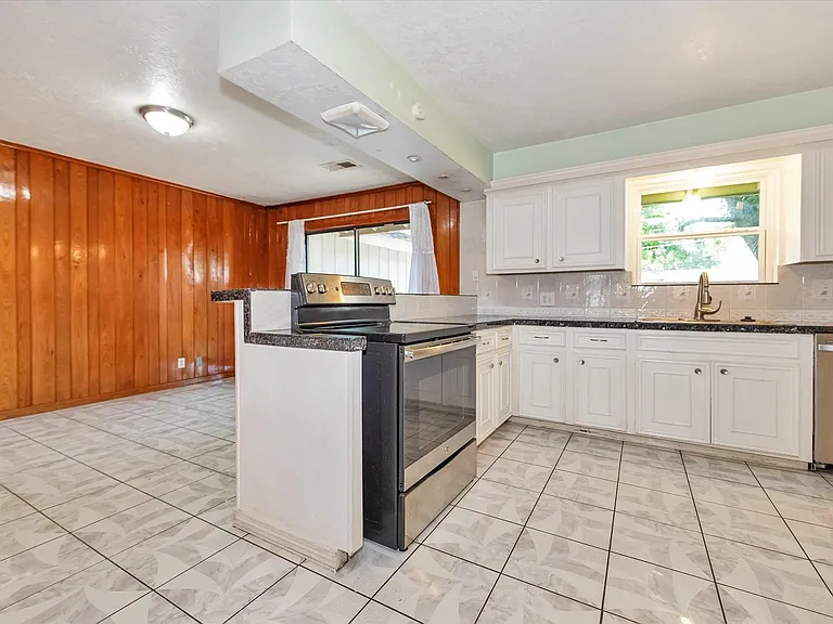 7119 Bellaire Blvd — Photo 11