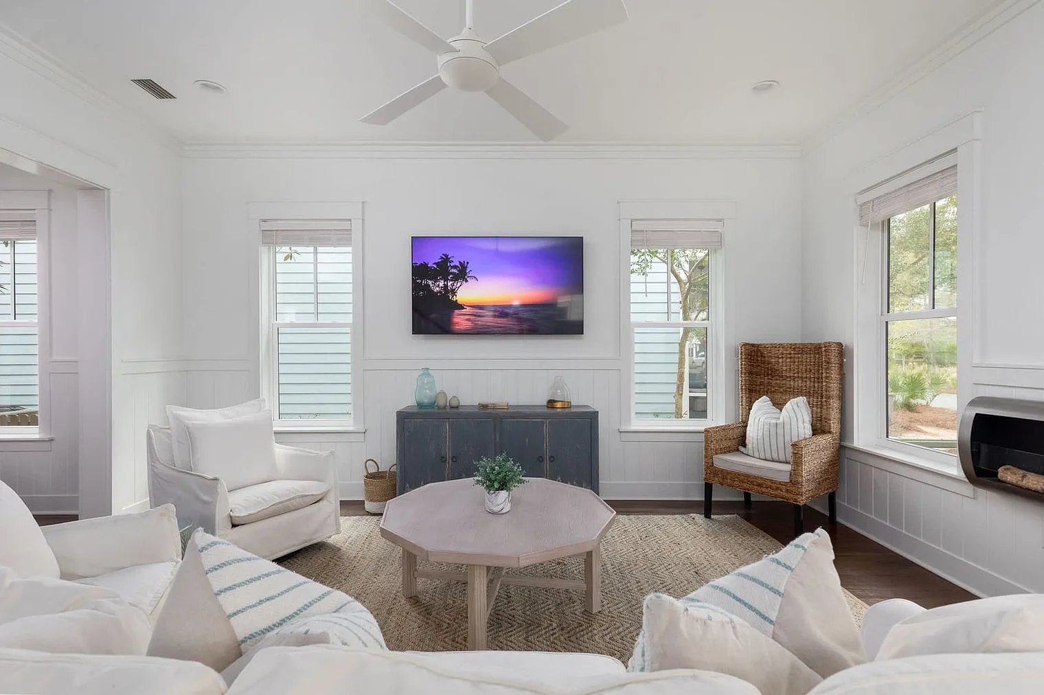 4 bed, 4.0 bath, 2346 sqft, $14,382 — Photo 2