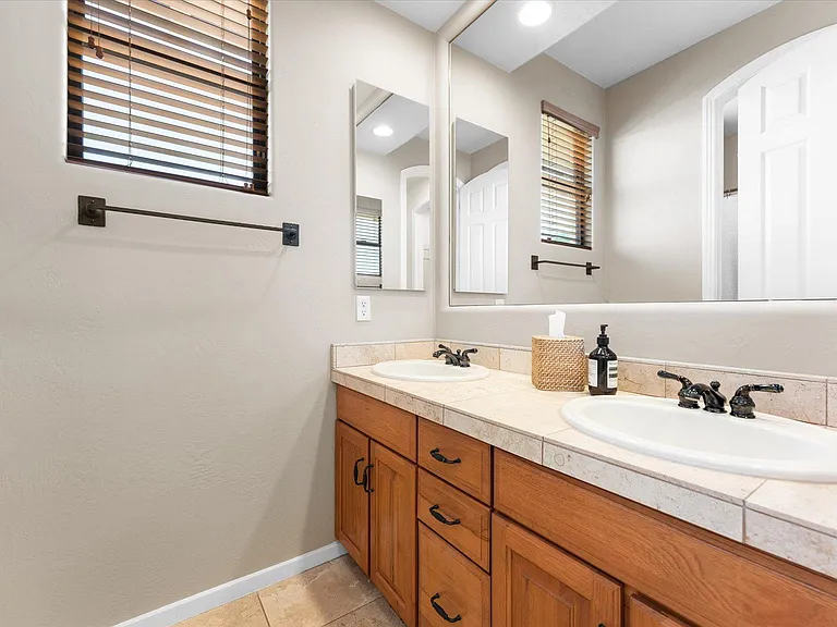 14333 W Cypress St — Photo 19