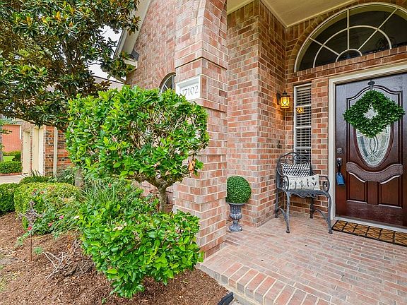 Lovely front porch.