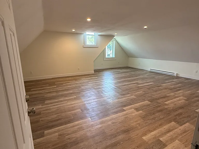 498 Stanley St #3 — Photo 2