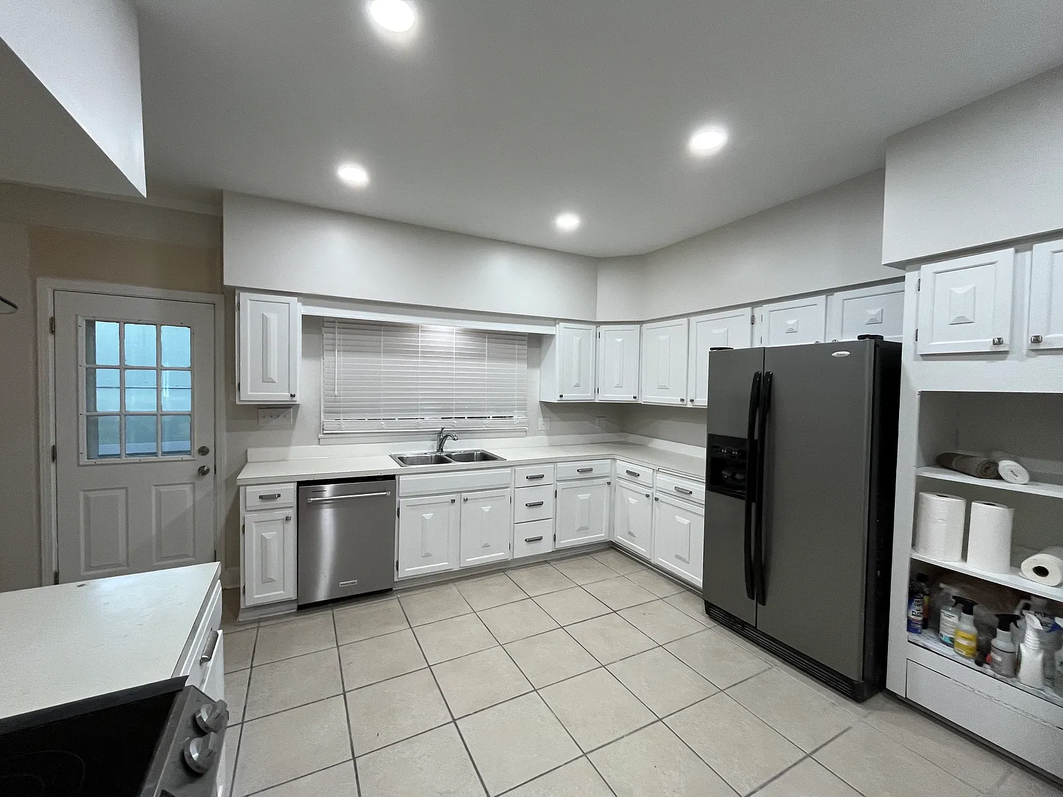 3 bed, 2.5 bath, 2000 sqft, $2,400 — Photo 4