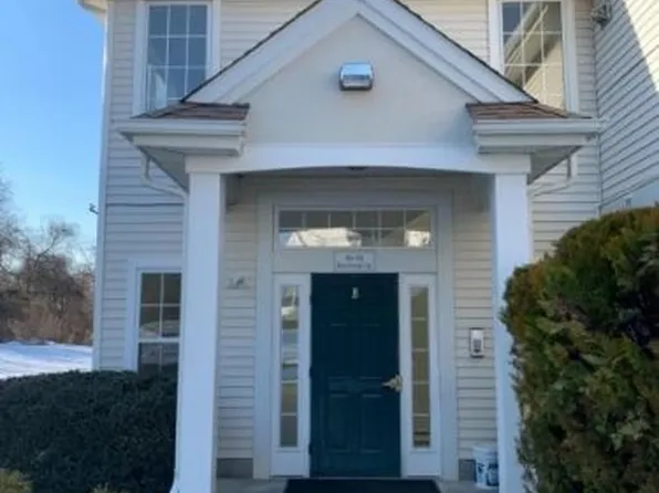 692 Honeybrook Cir, Stewartsville, NJ 08886