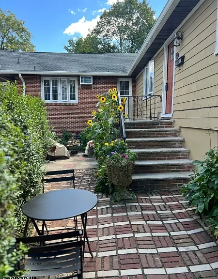 132 Lincoln St #2 — Photo 2
