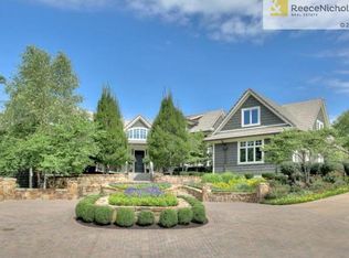 6541 Ridge Rd, Parkville, MO 64152