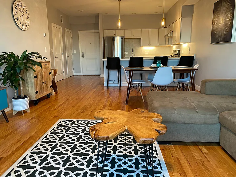 15 Guild St #403 — Photo 1