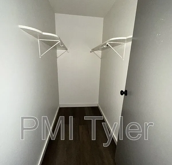 1538 N Hill Ave — Photo 8