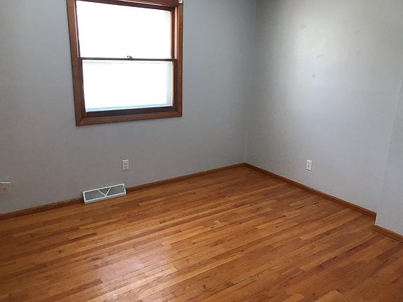 4th image of 323 N Grandview Blvd