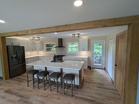 3rd image of 289 Hiawatha Dr