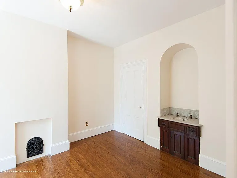 527 E 4th St #1 — Photo 19