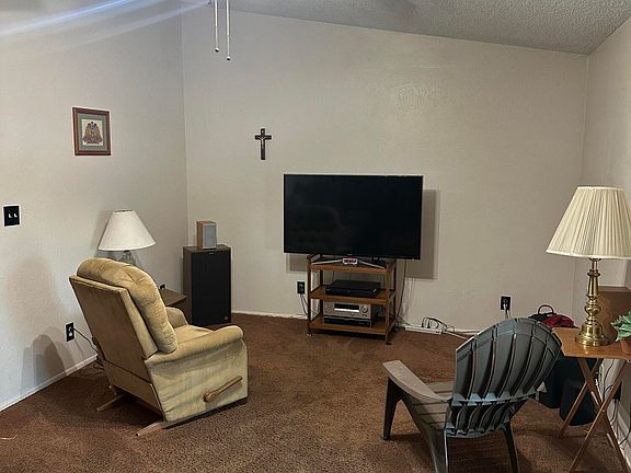 4th image of 307 W TARO Lane