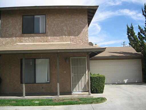 1st image of 534 E Lancaster Blvd #B