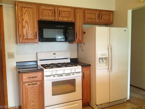 3rd image of 34719 Iris Ln