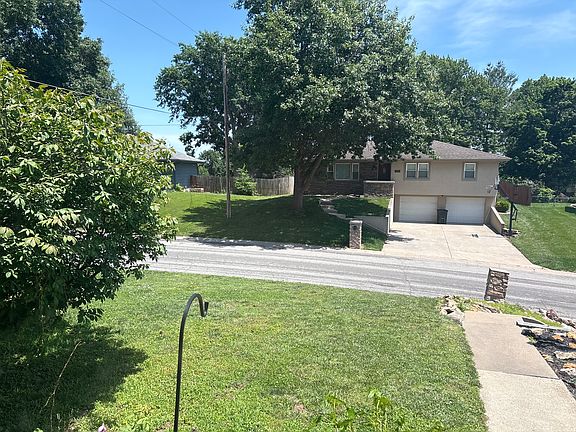 3rd image of 1806 Safari Dr
