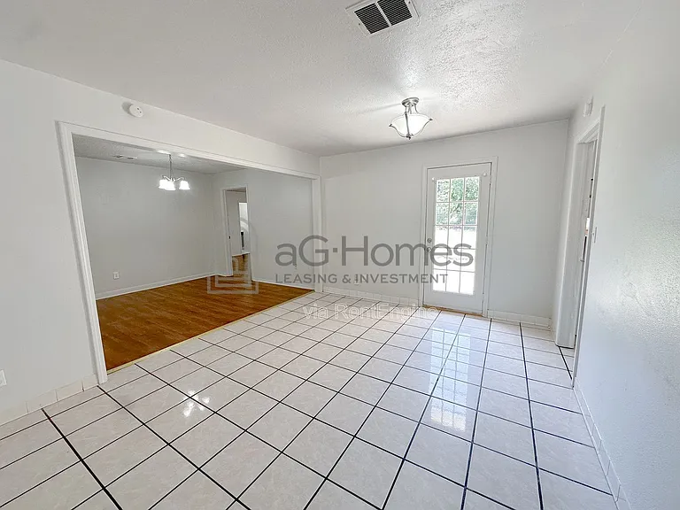 3032 NW 70th St — Photo 6