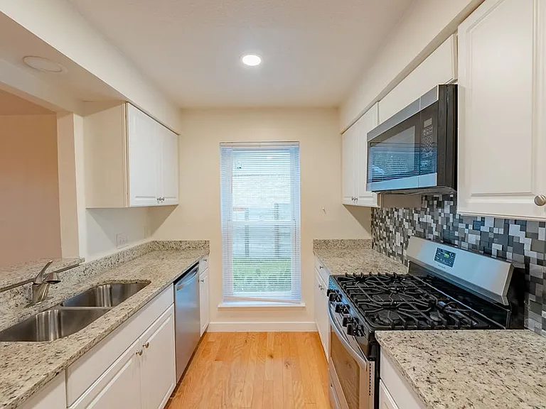 6819 Greycloud Dr — Photo 11
