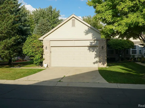 41114 Bermuda Dr, Sterling Heights, MI 48314