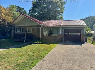 212 Monterey Dr, Saint Albans, WV 25177