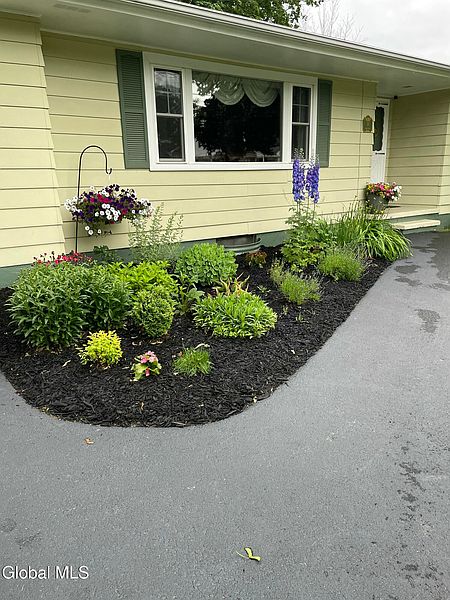 3rd image of 18 Hillview Avenue