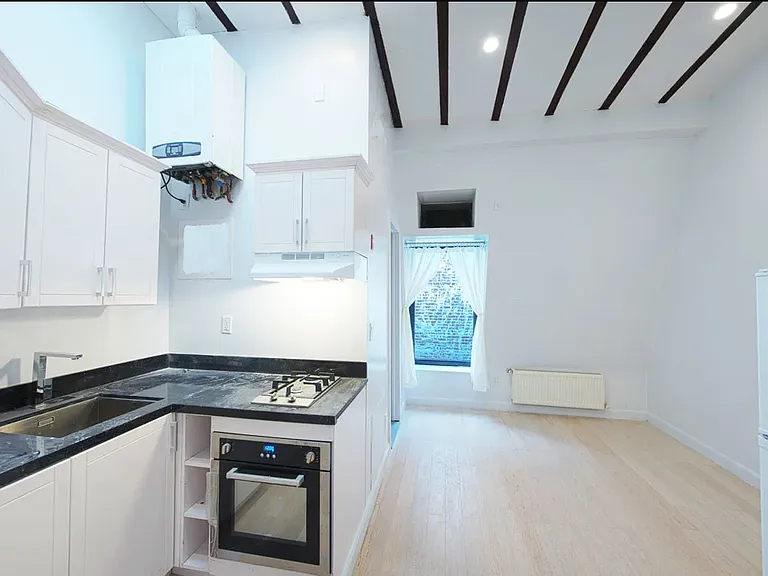 78 Herkimer St #404 — Photo 1