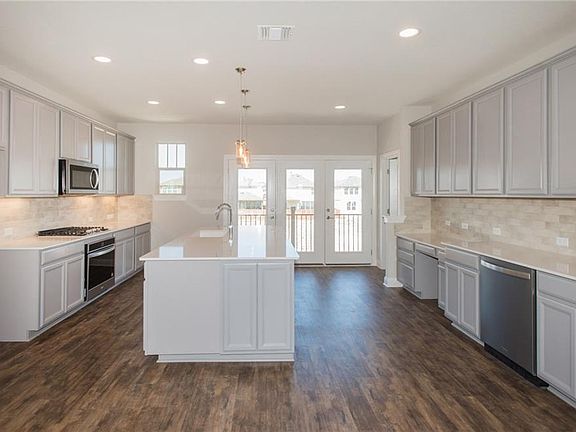 3rd image of 13909 Ilex Dr