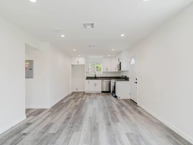 7732 Etiwanda Ave — Photo 9