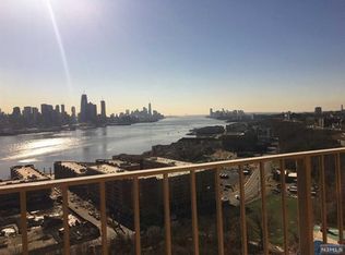 6040 Boulevard E APT 15D, West New York, NJ 07093
