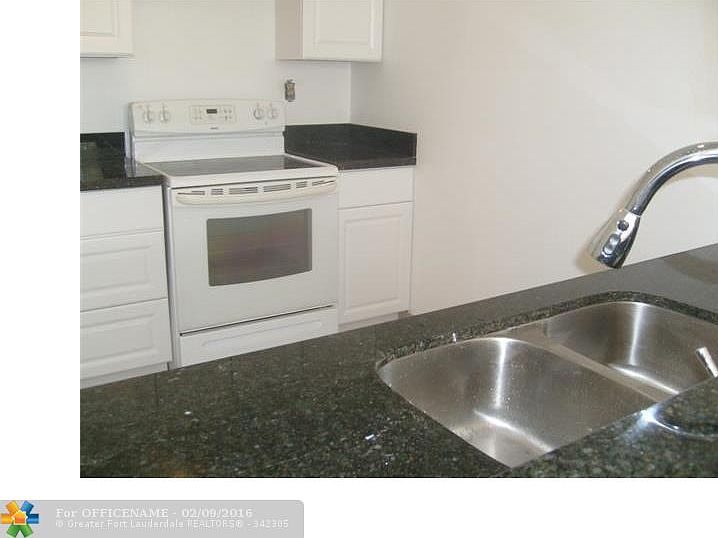 2nd image of 2781 Taft St APT 312