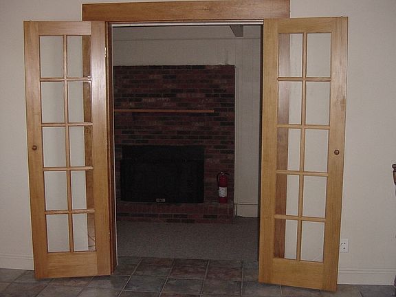 BonusRm with fireplace/insert