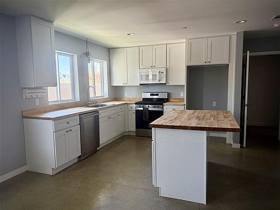 2nd image of 21942 Nordhoff St
