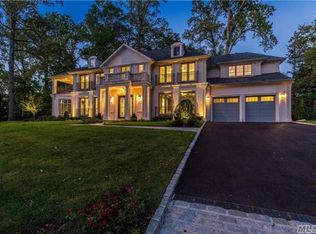 28 Ascot Rdg, Great Neck, NY 11021