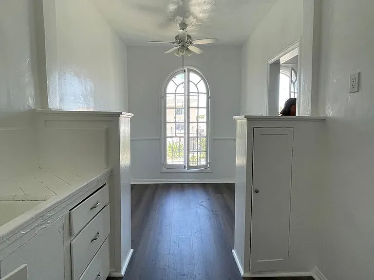 138 S Berendo St — Photo 9