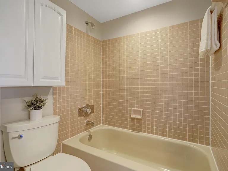 1301 N Courthouse Rd #1805 — Photo 26