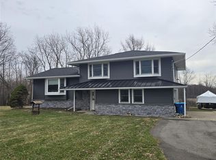 13477 S Horrell Rd, Fenton, MI 48430