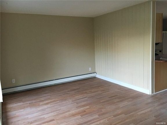 4th image of 54 Jenell Dr