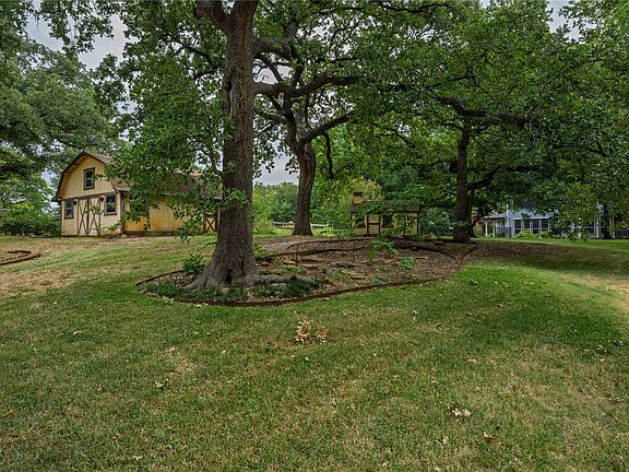 3rd image of 103 Red Oak Ln