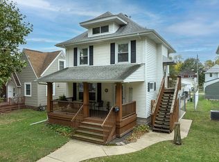 915 G Ave NW, Cedar Rapids, IA 52405