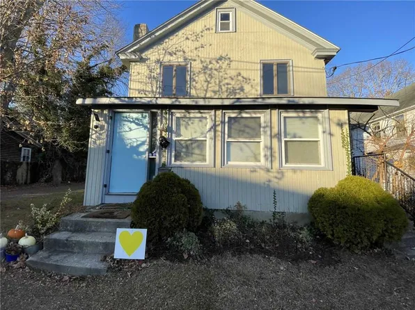 9 Ferry Ln, Barrington, RI 02806