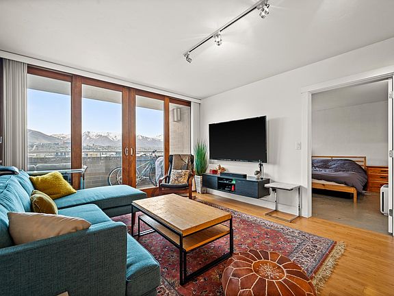 4th image of 230 E Broadway St APT 1206