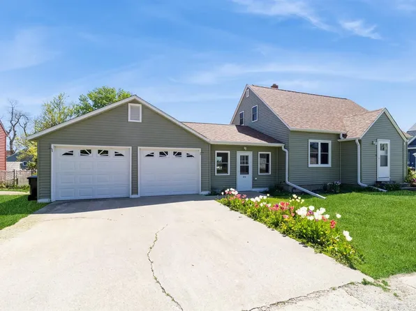 212 N Pearl St, Zearing, IA 50278