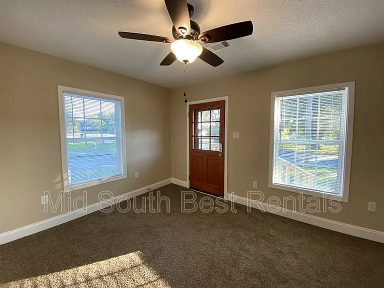 1100 S Woodrow St #B — Photo 5