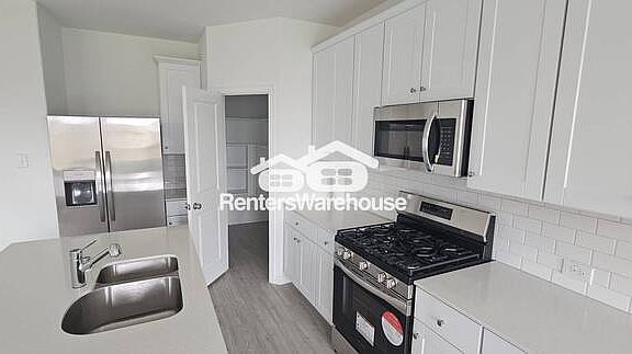 4th image of 1408 Rousseau Dr