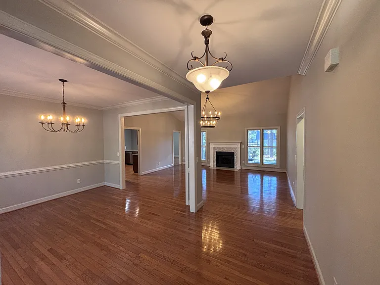 420 Lake Forest Dr SE — Photo 4