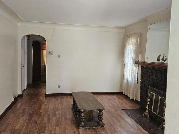 4th image of 15237 Carlisle St