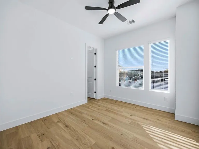3923 Aledo St #B — Photo 10